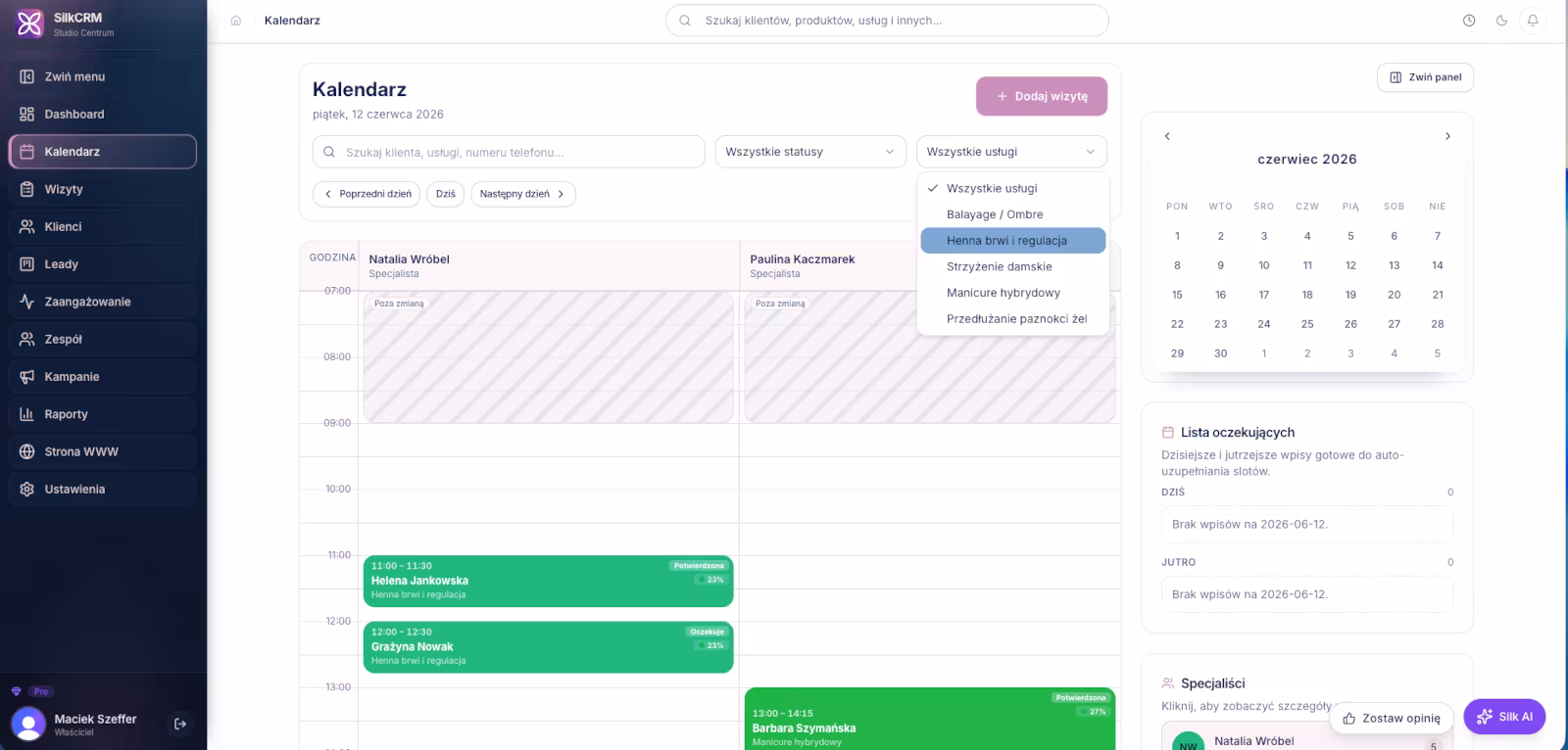 Kalendarz SilkCRM — widok dzienny z rezerwacjami z różnych kanałów